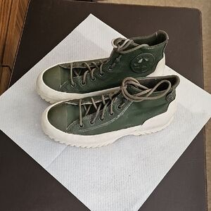 Converse All Star heavy duty  green High-Top Snow Shoes with White Soles. Used.